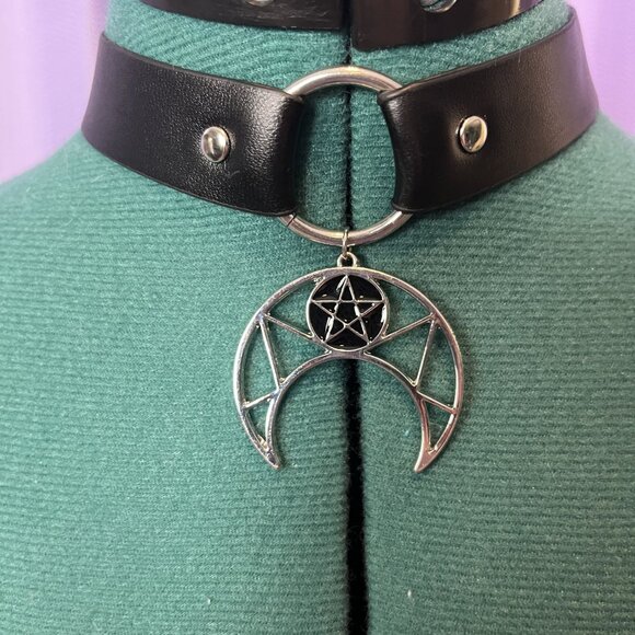 Gothic Crescent Moon Adjustable Size Choker - Picture 4 of 5